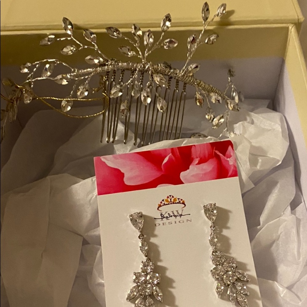 Bridal comb and earnings worn once.